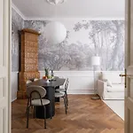 Airstay Prague : Deluxe Apartment Old Town