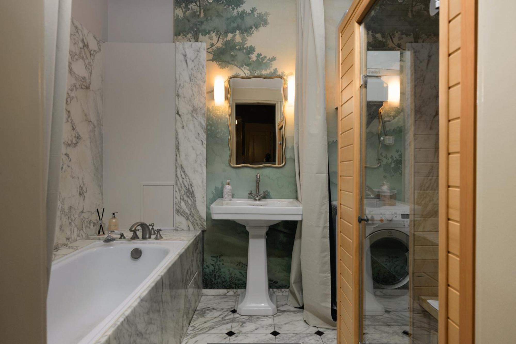 Airstay : Deluxe Old Town Apartment *